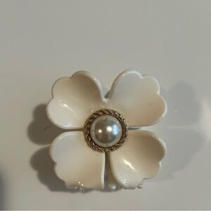Flower hair clip